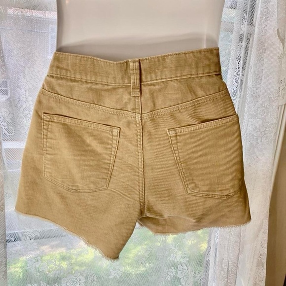 GAP Cream Shorts with Distressed Hem S - Picture 2 of 4